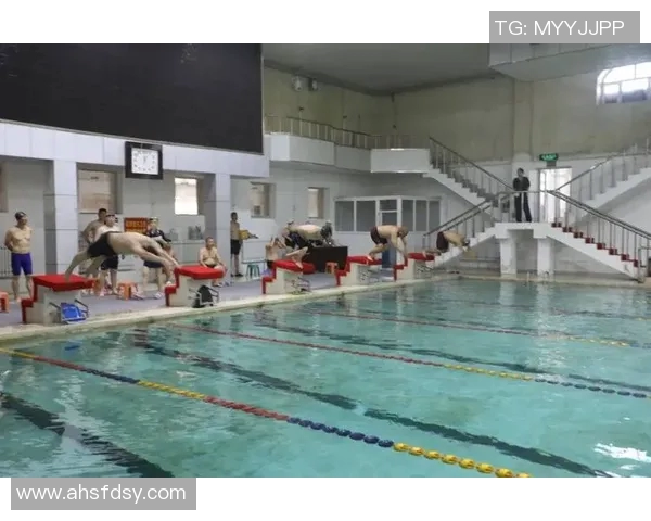 《激情四溢的水中争锋:游泳比赛中的突破与拼搏》 《激情四溢的水中争锋:游泳比赛中的突破与拼搏》