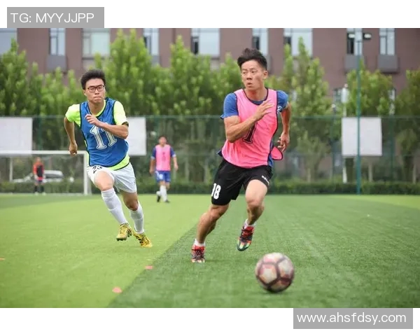 杭州足球队团队协作引发热议球迷对战术配合和队员默契提出不同看法 杭州足球队团队协作引发热议球迷对战术配合和队员默契提出不同看法