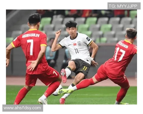 中国男足奋力拼搏迎接新挑战 全力备战亚洲杯冲击更高荣誉 中国男足奋力拼搏迎接新挑战 全力备战亚洲杯冲击更高荣誉